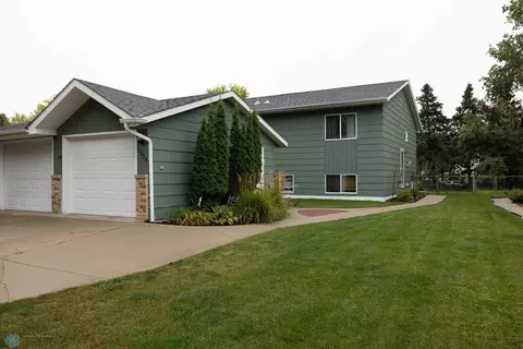 1534 34 12 Ave S, Fargo, ND 58104