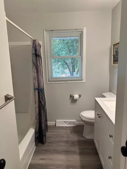 Bath - 1212 11th Ave SE, Saint Cloud, MN 56304 photo 1 of 2