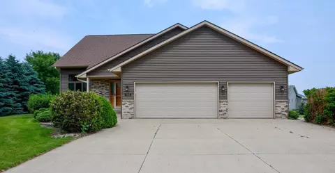 1111 Crystal Lake Dr, Lake Crystal, MN 56055