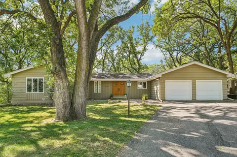16045 Oak Shore Dr, Lakeville, MN 55044