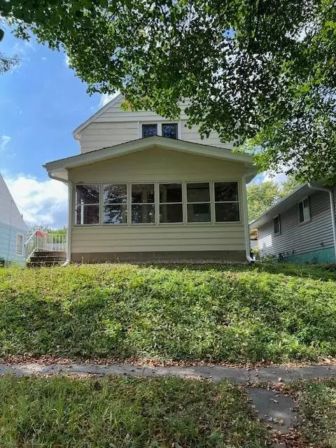 1071 Matilda St, Saint Paul, MN 55117