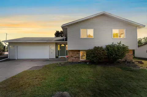 2642 Yellowstone Blvd, Anoka, MN 55303