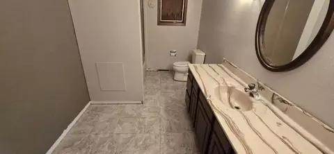 Bath - 503 Hawthorne Dr, Marshall, MN 56258 photo 1 of 2