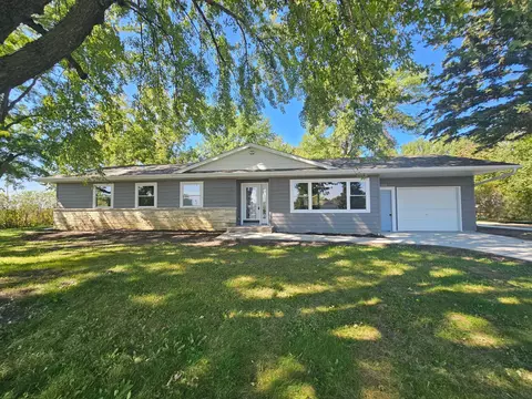 1060 Dale St SW, Hutchinson, MN 55350