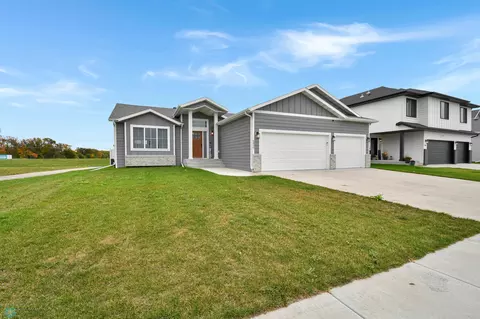 6800 14th St S, Fargo, ND 58104