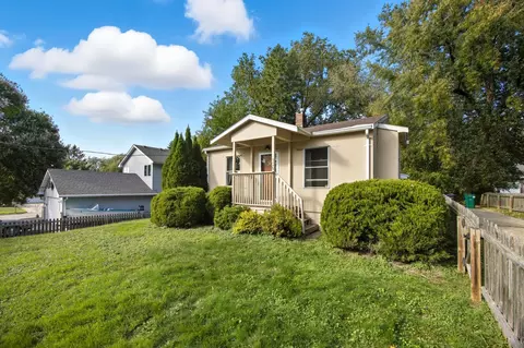 335 Burke Ave W, Roseville, MN 55113