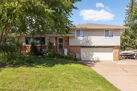 3600 W 102nd St, Bloomington, MN 55431
