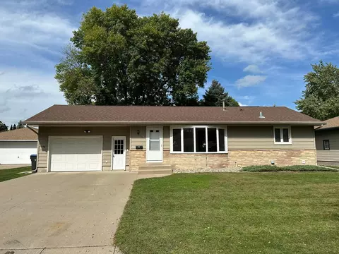 116 N Manitou Dr, Mankato, MN 56001