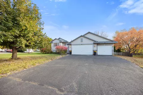 477 Diedrich Dr, Carver, MN 55315