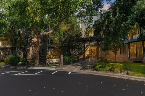 10 Windsor Ct #102, New Brighton, MN 55112