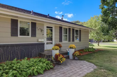 9018 Kell Cir, Bloomington, MN 55437 photo 3
