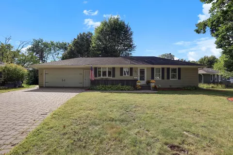 9018 Kell Cir, Bloomington, MN 55437 photo 2