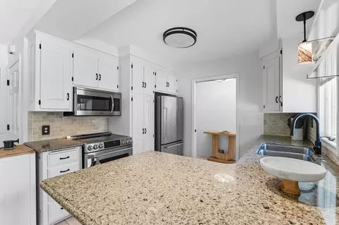 9018 Kell Cir, Bloomington, MN 55437 photo 10