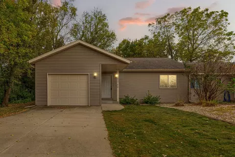 310 7th St NW, New Richland, MN 56072