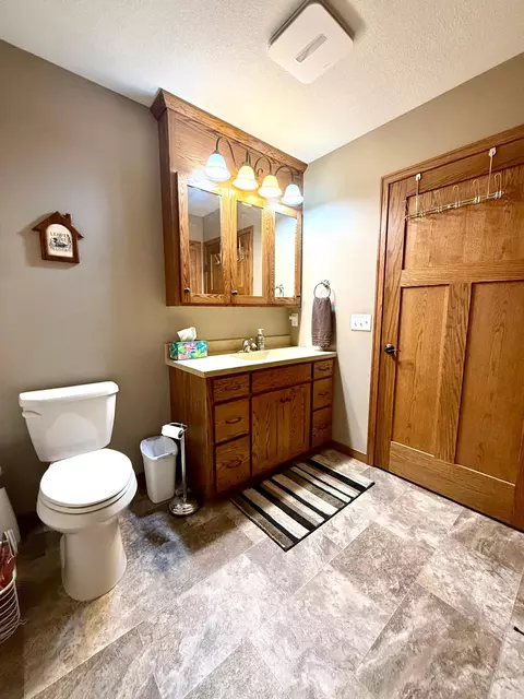 Bath - 3951 21st Ave S, Saint Cloud, MN 56301 photo 3 of 4