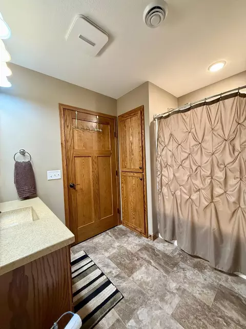 Bath - 3951 21st Ave S, Saint Cloud, MN 56301 photo 4 of 4