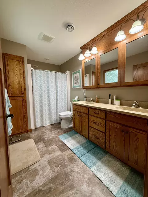 Bath - 3951 21st Ave S, Saint Cloud, MN 56301 photo 1 of 4
