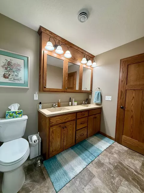 Bath - 3951 21st Ave S, Saint Cloud, MN 56301 photo 2 of 4