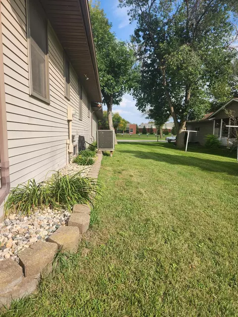 Exterior - 302 Robert St, Marshall, MN 56258 photo 2 of 2