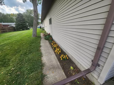 Exterior - 302 Robert St, Marshall, MN 56258 photo 1 of 2