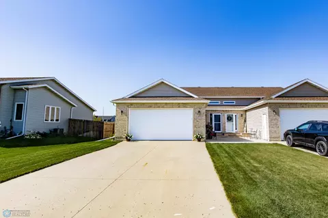 4775 44th St S, Fargo, ND 58104