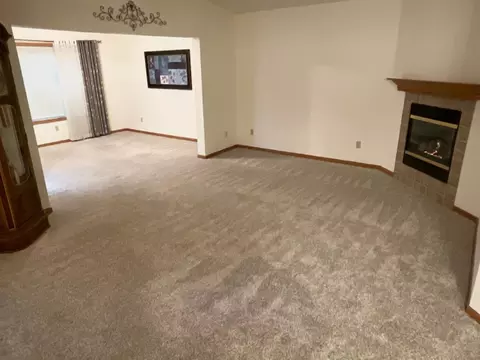 Living - 2102 Oak Tree Ln # C, Austin, MN 55912 photo 2 of 5
