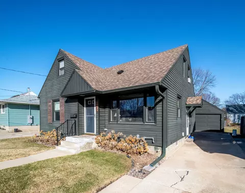930 13th Ave NE, Rochester, MN 55906