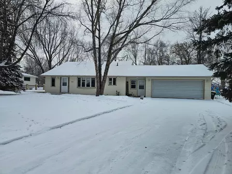403 Miller St, Spicer, MN 56288