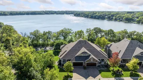 12 Riley Rdg, Chanhassen, MN 55317