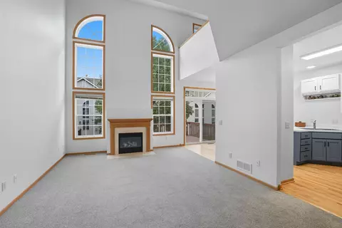 17570 Hackberry Ct, Eden Prairie, MN 55347