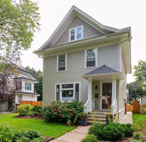 954 Osceola Ave, Saint Paul, MN 55105