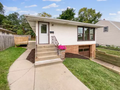1426 Burr St, Saint Paul, MN 55130