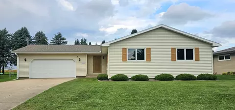 250 Goodview Dr, Spring Grove, MN 55974