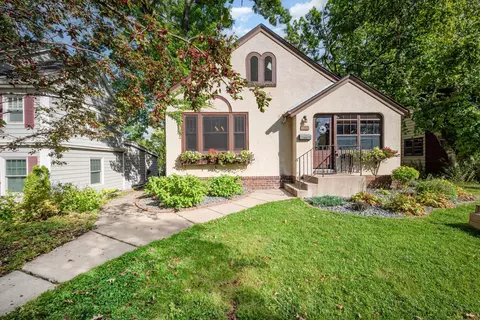 1484 Branston St, Saint Paul, MN 55108