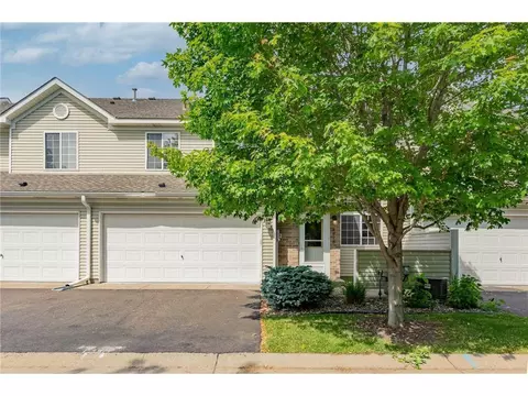 8878 Spring Ln, Woodbury, MN 55125