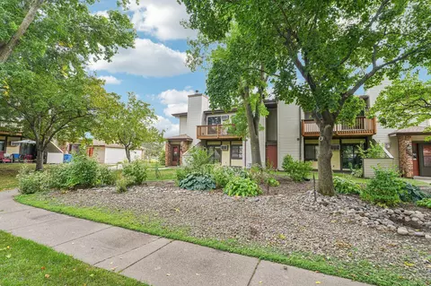 2069 Parkside Dr #G-2, Saint Paul, MN 55119