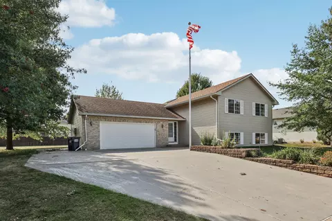 933 E Orchard St, Belle Plaine, MN 56011