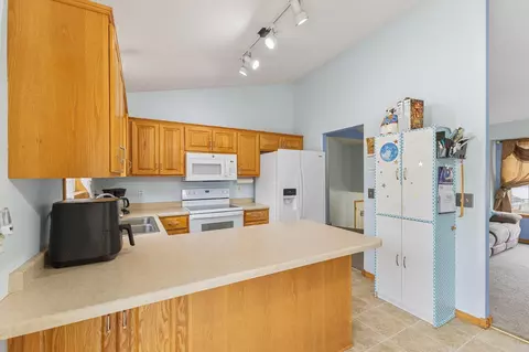 Kitchen - 604 Sunset St, Buffalo, MN 55313 photo 3 of 3