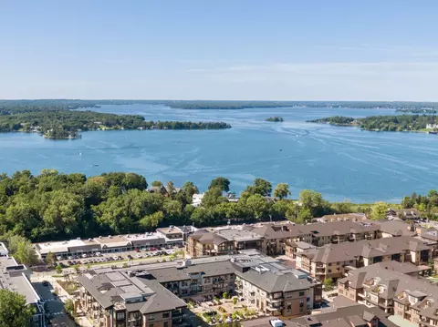 875 Lake St N #216, Wayzata, MN 55391