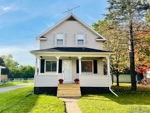 1938 E 26th St, Hibbing, MN 55746