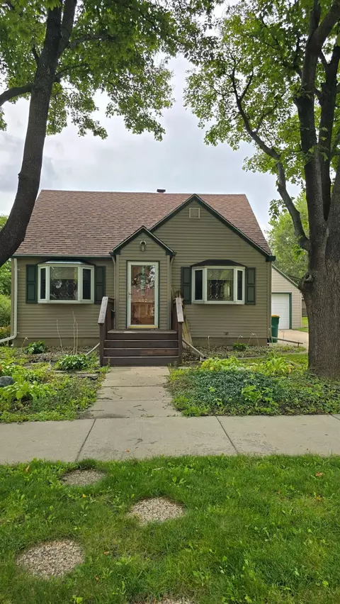 407 Southview Dr, Marshall, MN 56258