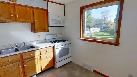 407 Southview Dr, Marshall, MN 56258 photo 5