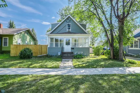 1514 3rd Ave N, Fargo, ND 58102