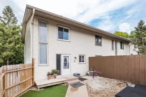 6631 Gretchen Ln N, Oakdale, MN 55128