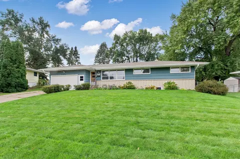 1488 Woodlynn Ave, Roseville, MN 55113
