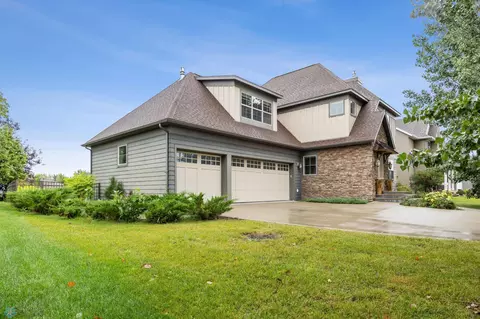 6028 Silverleaf Dr S, Fargo, ND 58104 photo 2
