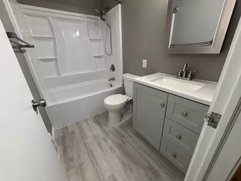 Bath - 616 Cherry Ave, Albert Lea, MN 56007 photo 2 of 2