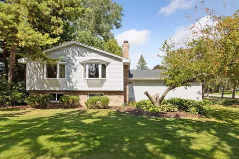10410 32nd Ave N, Plymouth, MN 55441