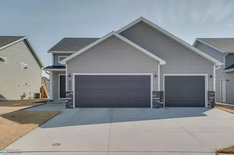 6636 27th St S, Fargo, ND 58104