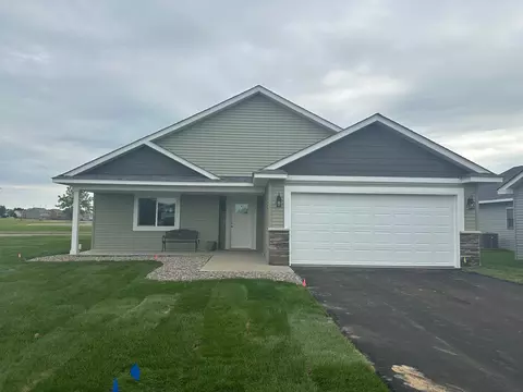 724 Cherrywood Ln NE, Isanti, MN 55040